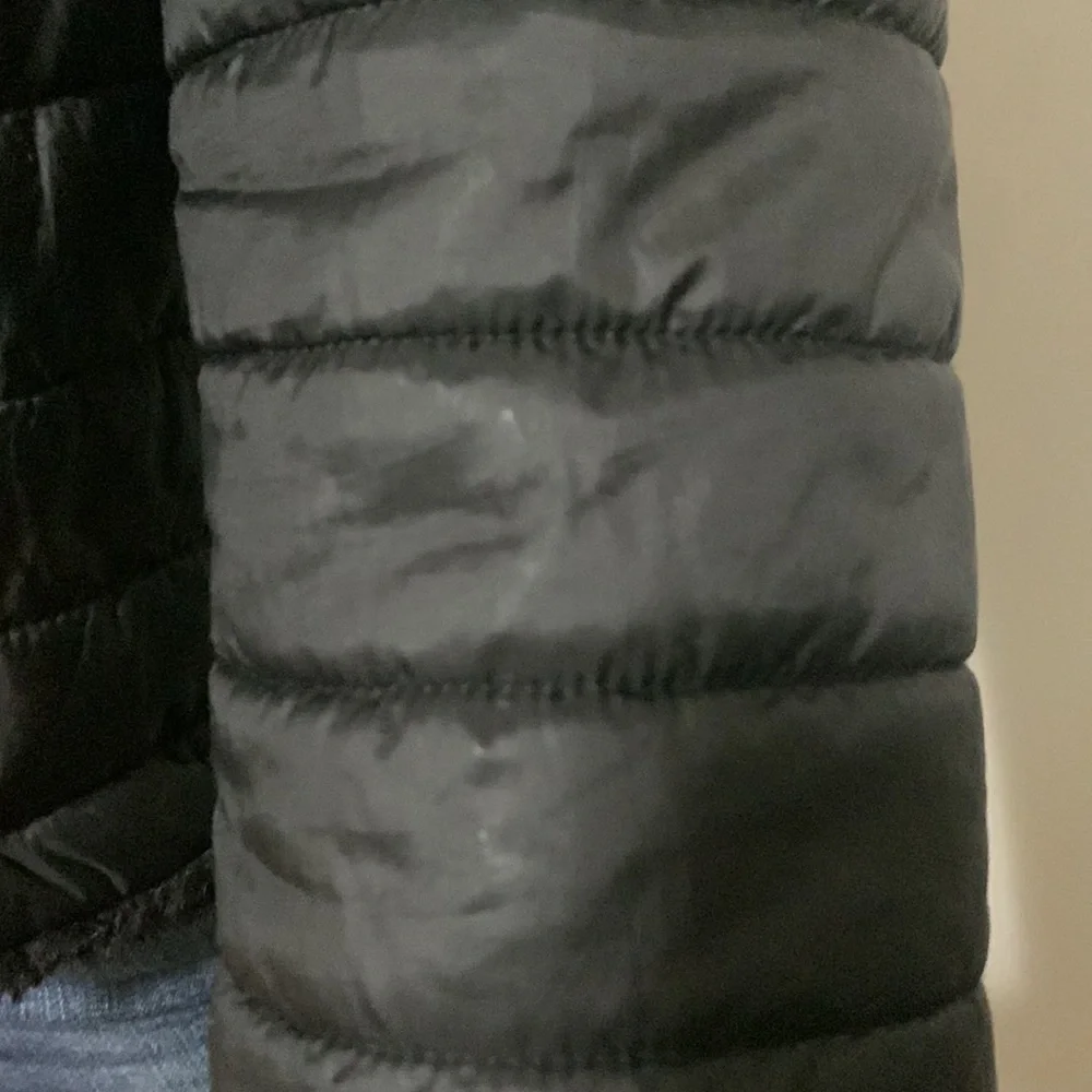 The North Face Kids Black Quilted Puffer Jacket - Picture 14 of 15